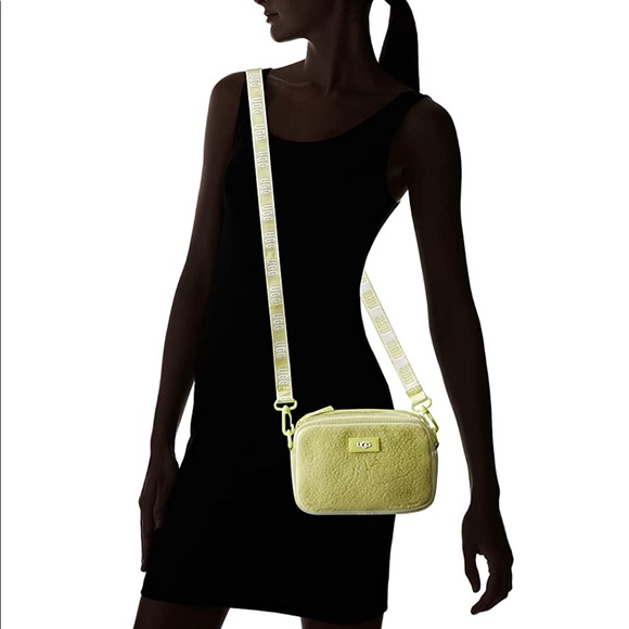 🆕 UGG Janey II Clear Sheepskin, Pollen - Picture 2 of 9